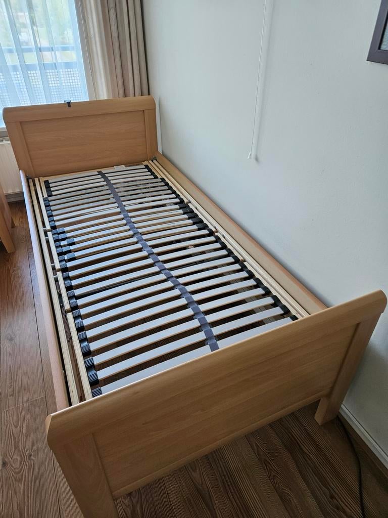 Eenpersoons ledikant met electrische bodem in licht eiken, Ophalen, Gebruikt, 90 cm, Eenpersoons