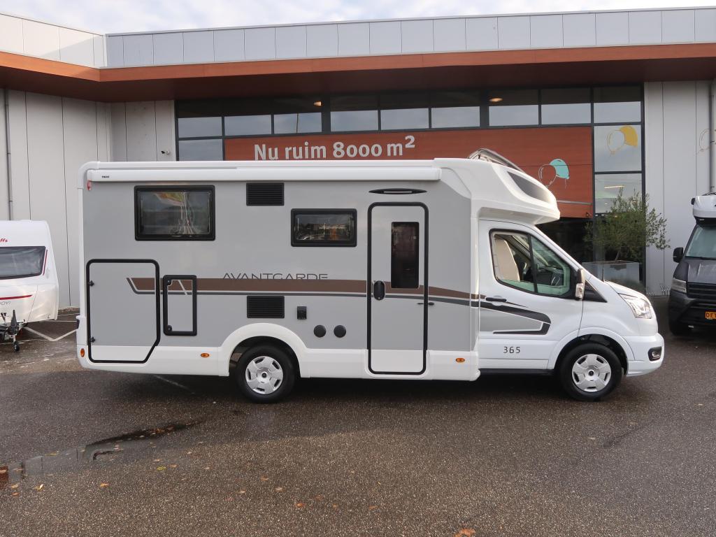 McLouis AVANTGARDE 365 AUTOMAAT, Caravans en Kamperen, Campers, Automaat, Luifel, Ford, Diesel
