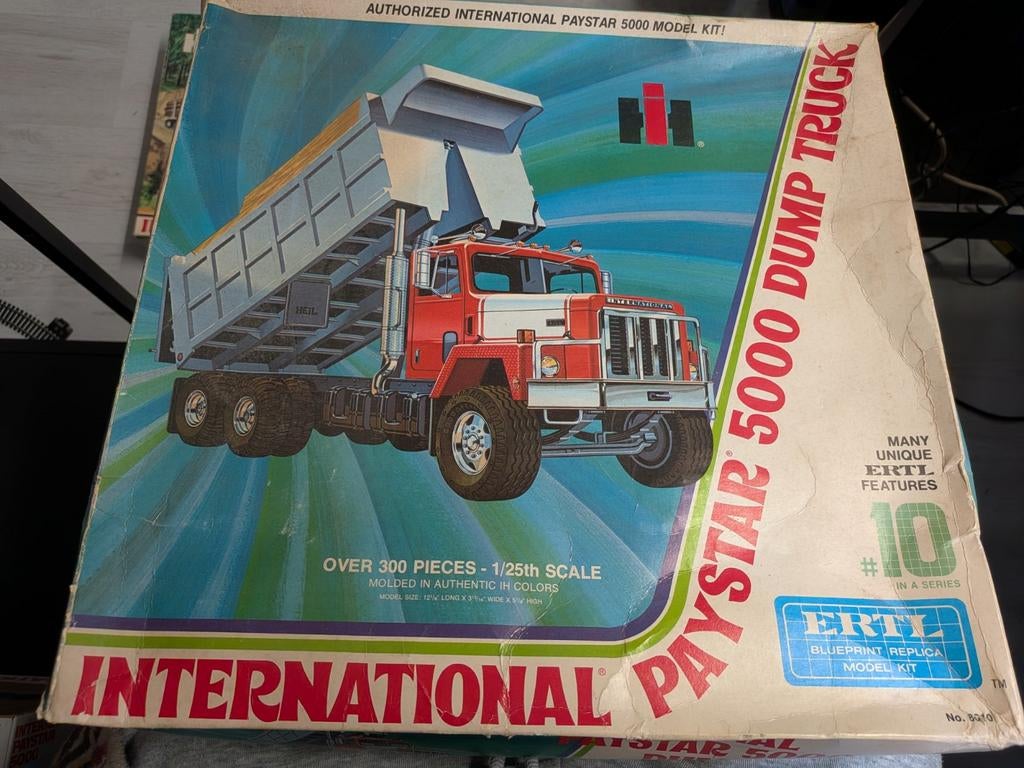 Ertl international dump truck, Ophalen of Verzenden, Groter dan 1:32, Overige merken