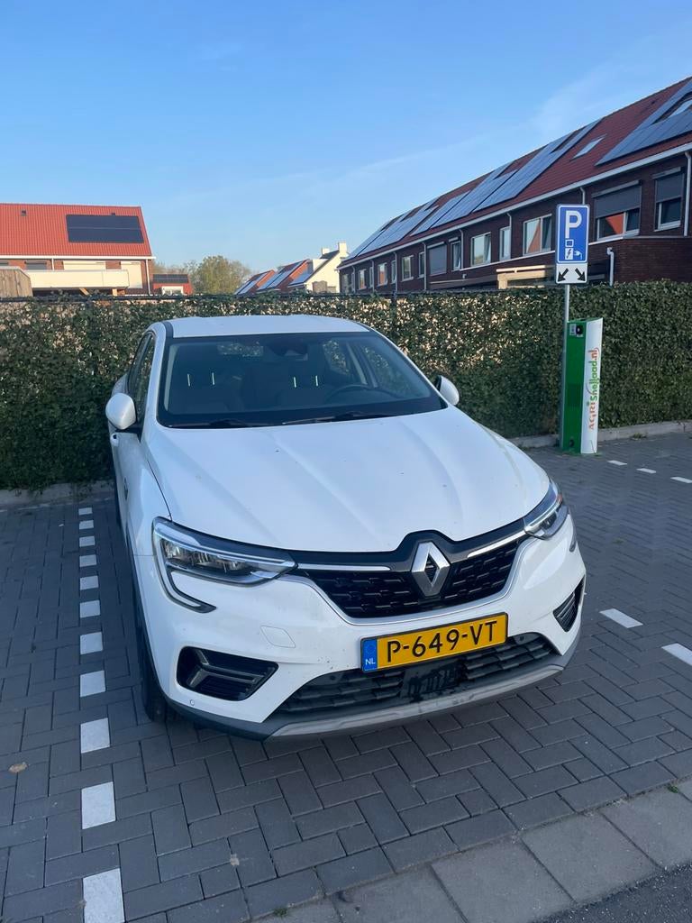 Renault Arkana 1.6 E-tech Hybrid 143pk Aut 2022 Wit, Auto's, Arkana, 4 cilinders, Wit, Origineel Nederlands