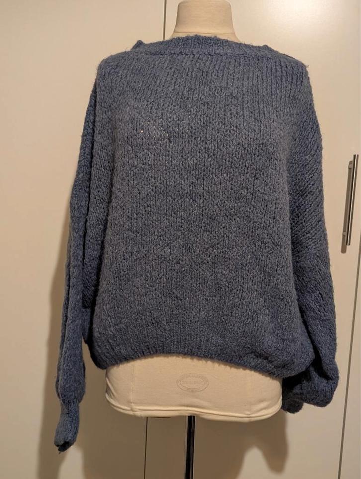 Comfortabele gebreide trui in blauw, Kleding | Dames, Truien en Vesten, Zo goed als nieuw, Maat 38/40 (M), Blauw, Ophalen of Verzenden