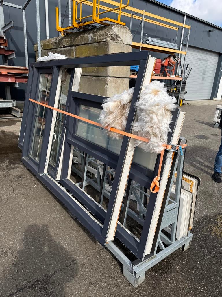 Partij kunstof kozijnen, Kunststof, Raamkozijn, Zo goed als nieuw, Inclusief glas