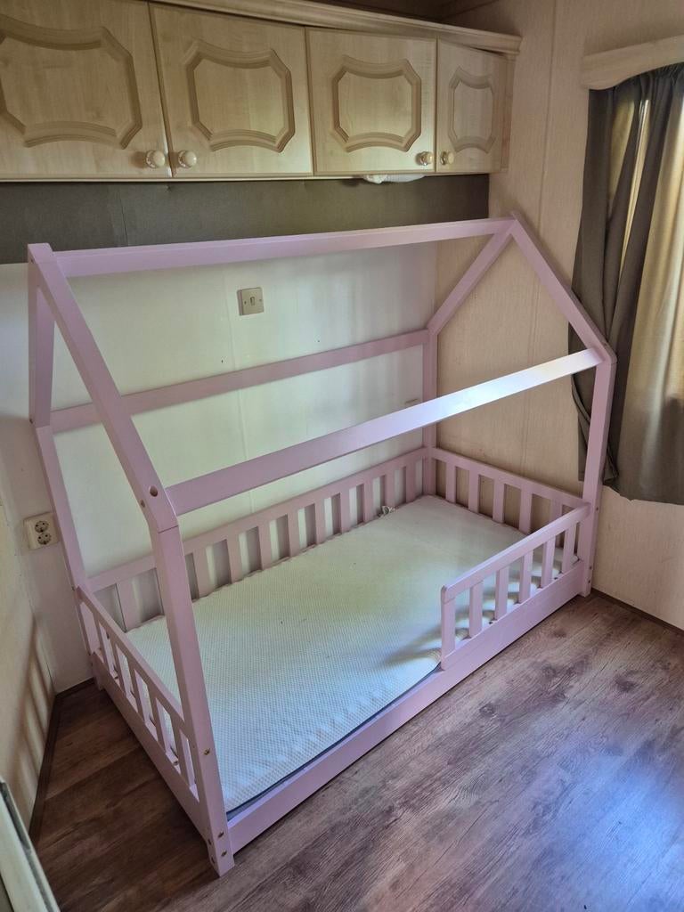 Roze huisbed 160x80 cm inclusief matras, Kinderen en Baby's, Kinderkamer | Bedden, Ophalen, Gebruikt, 70 tot 85 cm, Matras