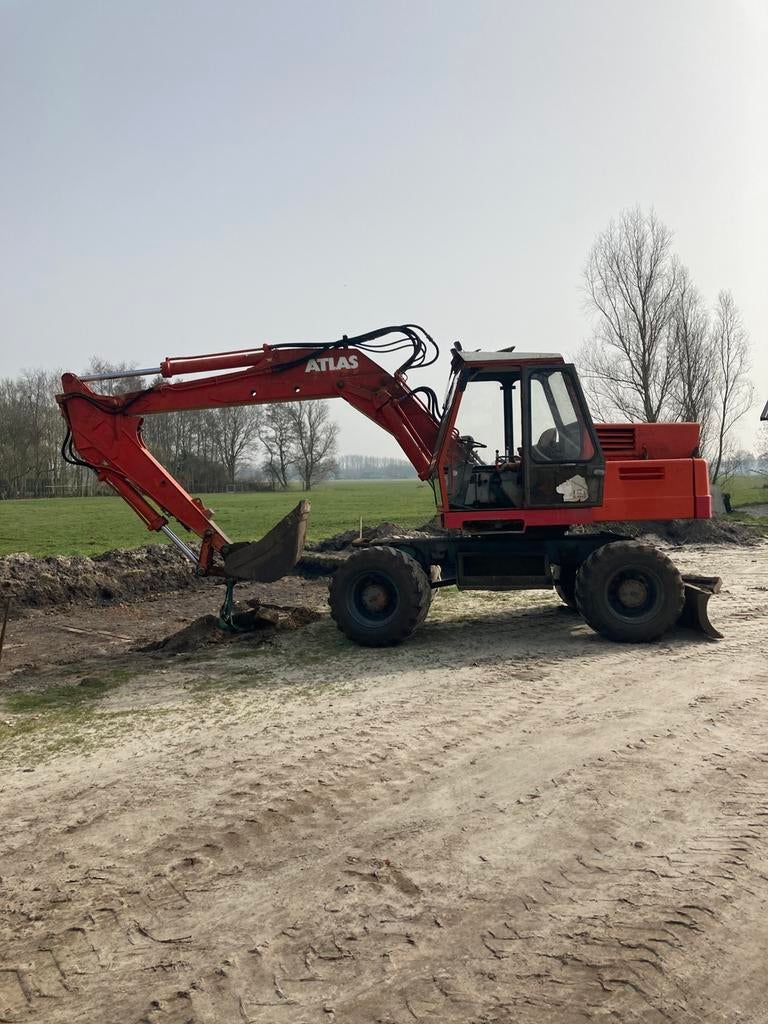 Atlas 1302 graafmachine NL kent. Vaste bak, Ballonbanden, Ophalen, Graafmachine