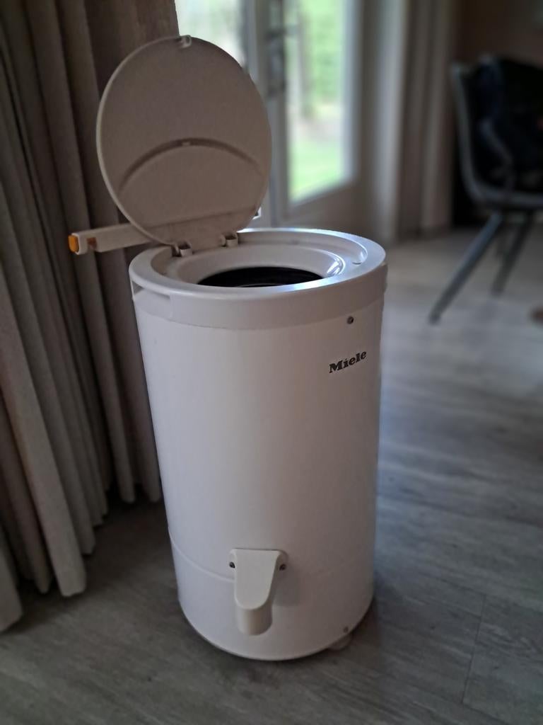 Miele centrifuge - Zeer nette staat, weinig gebruikt, Ophalen, Zo goed als nieuw, Bovenlader, Overige typen
