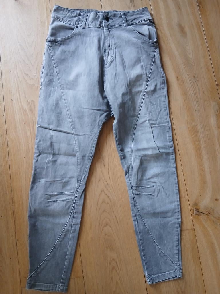 Grijze spijkerbroek van 8mm. Maat 36, Ophalen of Verzenden, Zo goed als nieuw, Grijs, W27 (confectie 34) of kleiner