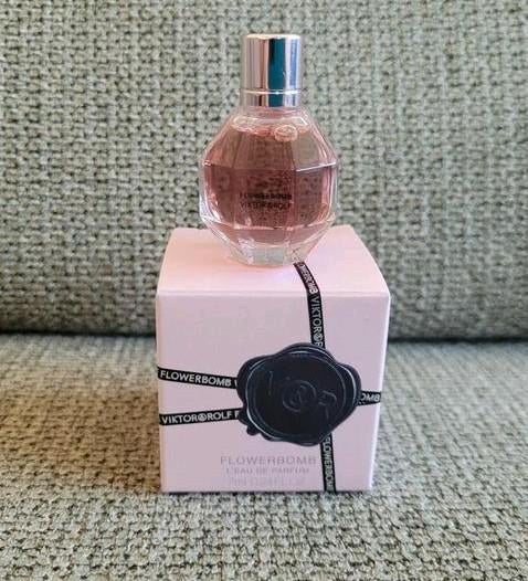 Flowerbomb - miniatuur - 7 ml /Eau de parfum  vol/ ongebruik, Sieraden, Tassen en Uiterlijk, Uiterlijk | Parfum, Ophalen of Verzenden