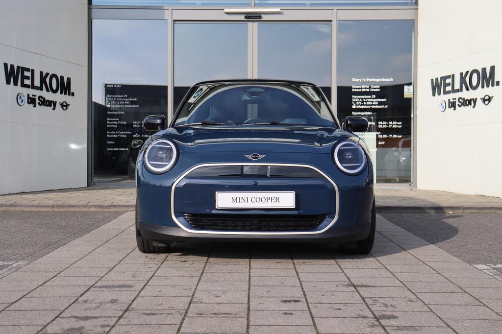 MINI Hatchback Cooper E / Favoured / Pakket L / 18" Night Fl, Met garantie (alle), 184 pk, Blauw, 25 min