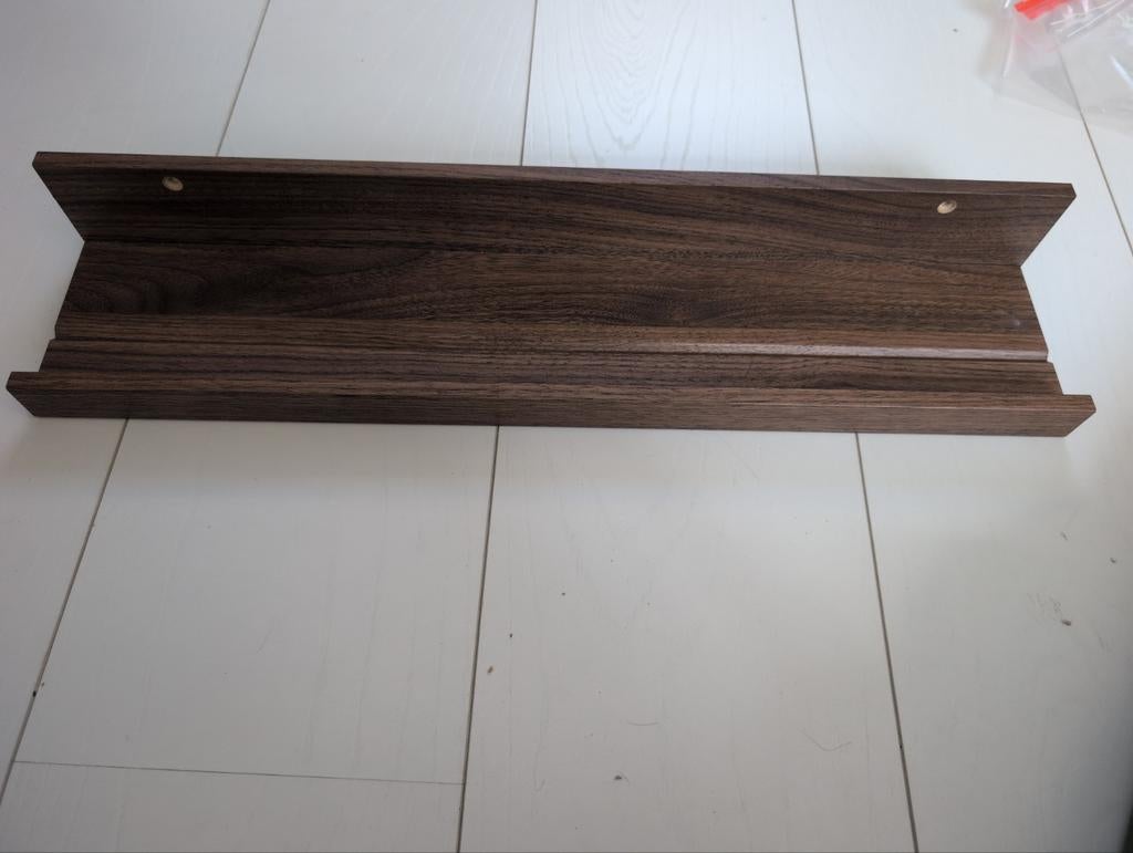IKEA Mosslanda Schilderijplank - Donkerbruin (95 cm), Huis en Inrichting, Woonaccessoires | Wandplanken en Boekenplanken, Ophalen