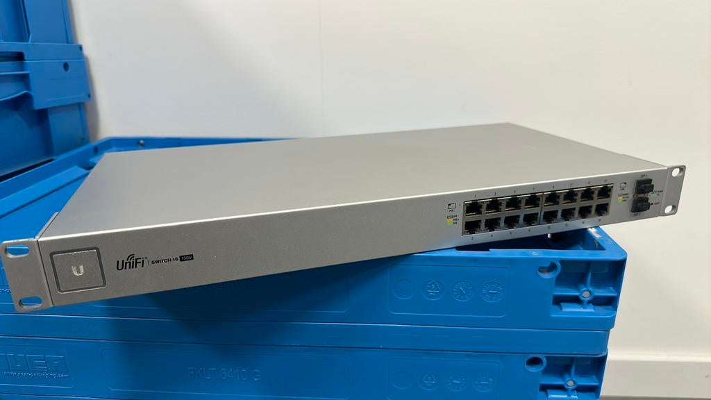 Ubiquiti UniFi Switch 16 Poort 150W, Computers en Software, Netwerk switches, Ophalen, Zo goed als nieuw