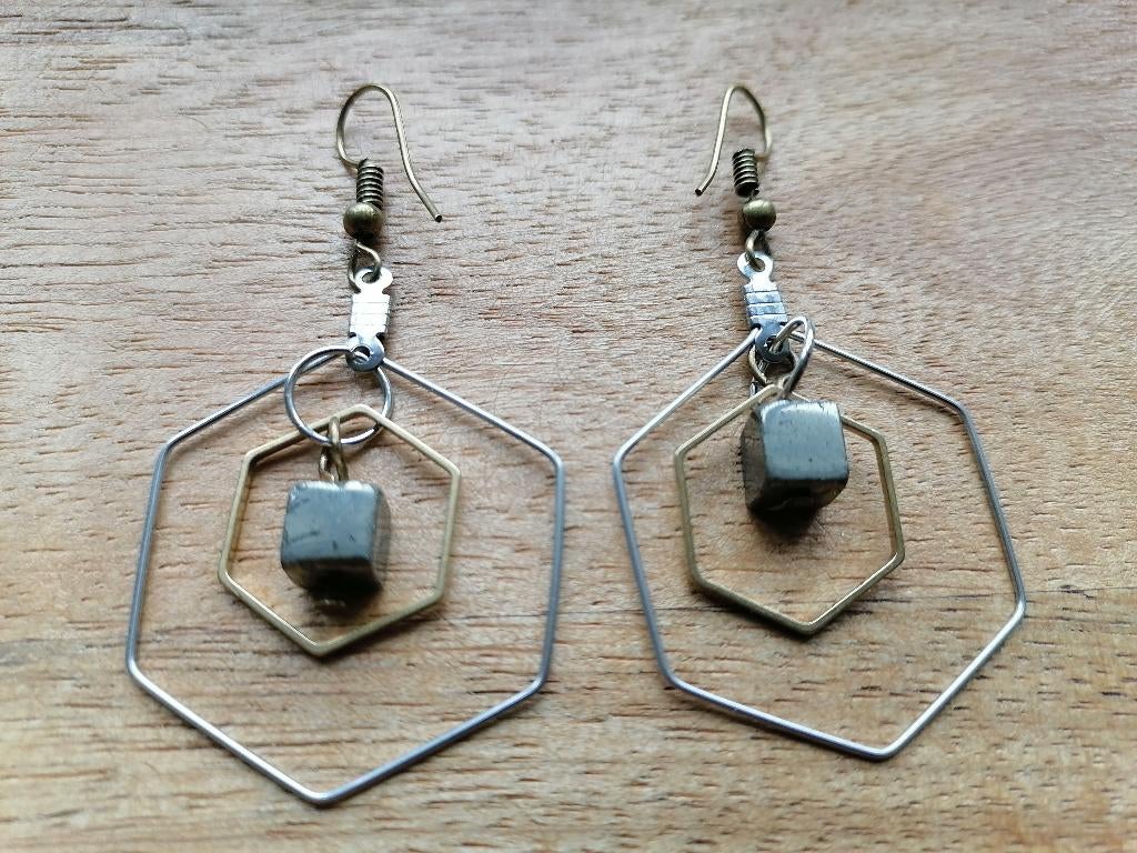 Nieuwe zelfgemaakte oorbellen geometrisch metaal/pyriet, Sieraden, Tassen en Uiterlijk, Oorbellen, Overige materialen, Hangers