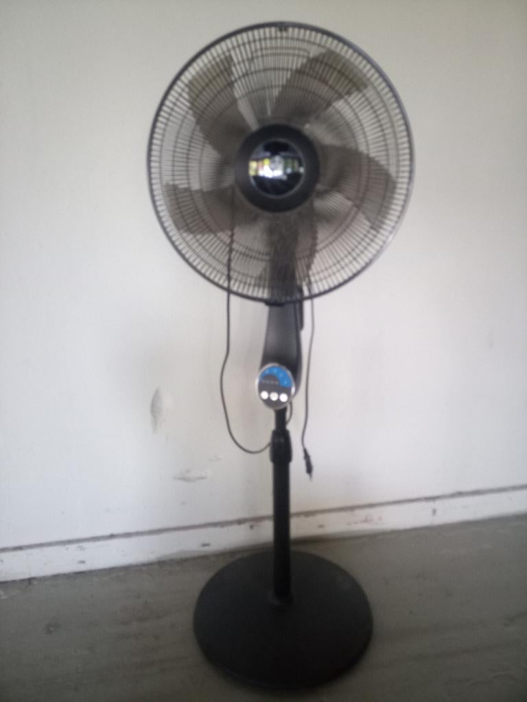 Statief ventilator, Witgoed en Apparatuur, Ventilatoren, Zo goed als nieuw, Statiefventilator, Ophalen