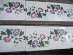 13 stuks antieke wandtegels met bloemenrank, 195 cm lang