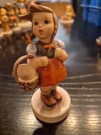Vintage Hummel beeldje: Meisje met mandje, Verzamelen, Beelden en Beeldjes, Ophalen of Verzenden, Gebruikt, Hummel