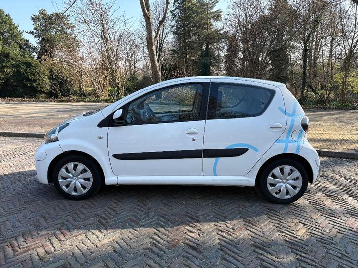 Toyota Aygo 1.0 12V Vvt-i 5DRS 2011 Wit, Auto's, Toyota, Particulier, Aygo, Apple Carplay, Elektrische ramen, Benzine, A, Hatchback