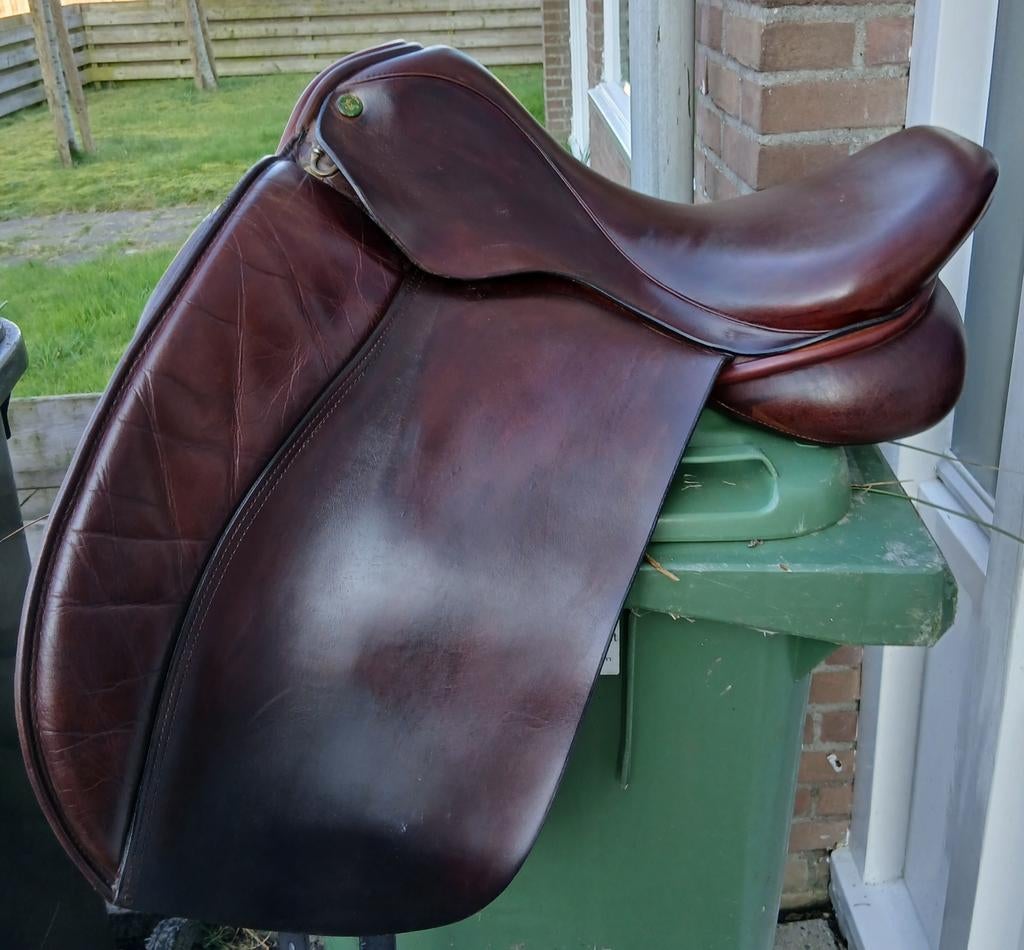 Bruine hulsebos en massimo zadel, Dieren en Toebehoren, Ophalen, Dressuur