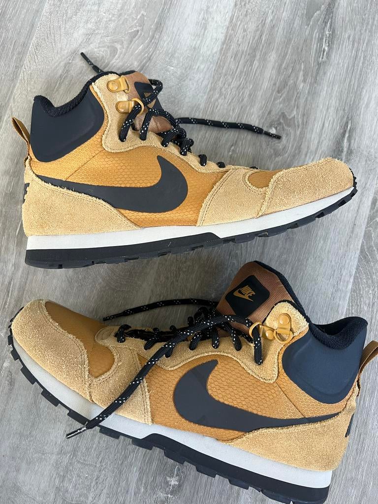 Nike MD Runner 2 Mid - Maat 46 - Goede staat, Ophalen of Verzenden, Gedragen, Bruin, Sneakers of Gympen