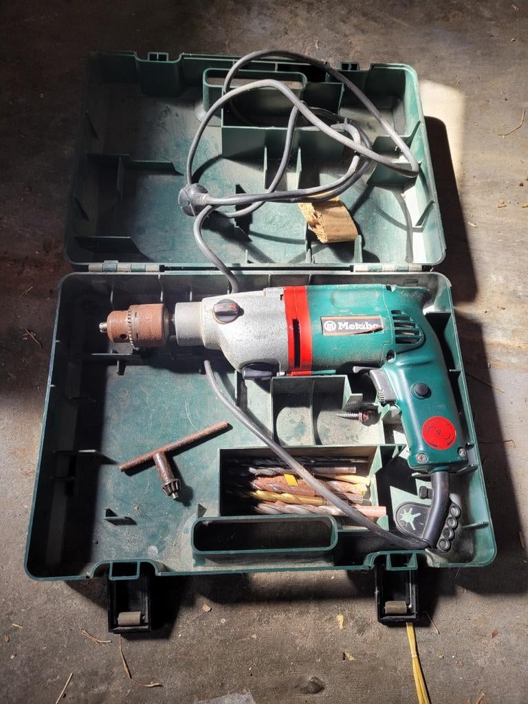 Metabo Boormachine met Koffer en Boren, Gebruikt, Variabele snelheid, 400 tot 600 watt, Ophalen