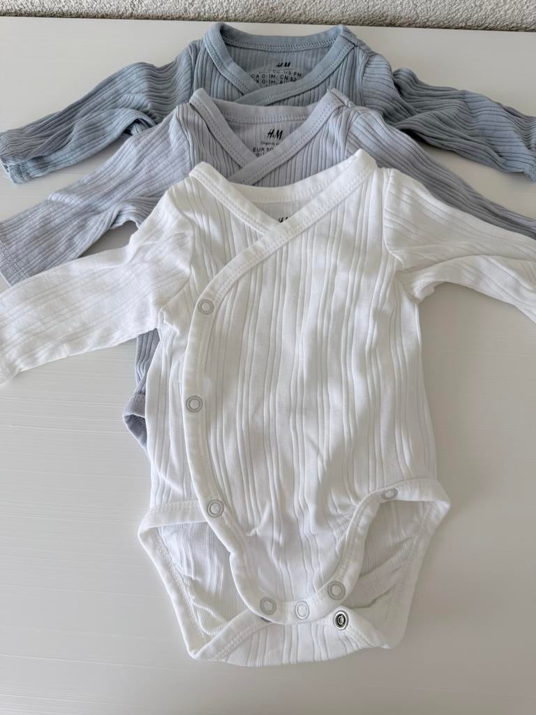 H&M overslag rompers lange mouw maat 50 zo goed als nieuw, Kinderen en Baby's, Babykleding | Maat 50, Ophalen of Verzenden, Zo goed als nieuw