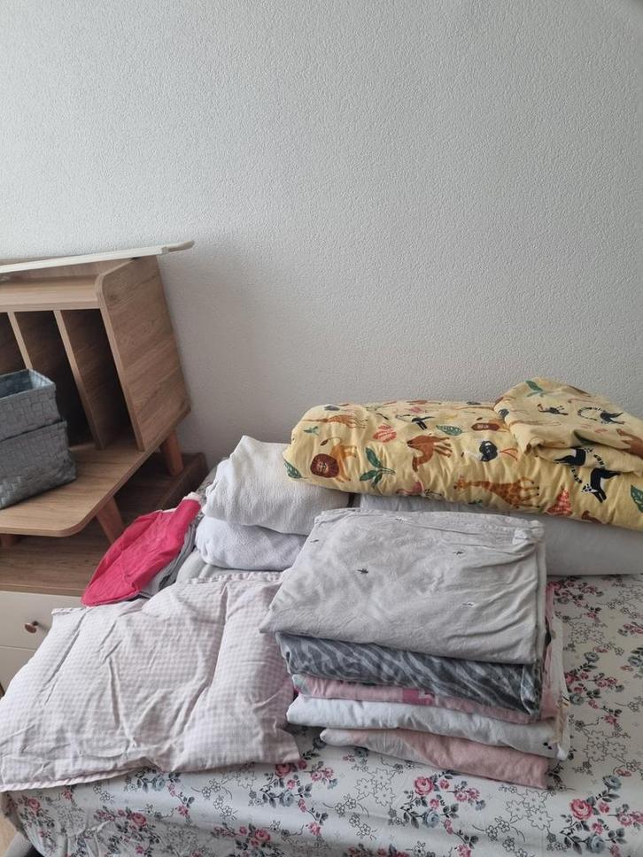 Diverse peuter complete dekbedovertrekken met 2 dekbedden, Huis en Inrichting, Slaapkamer | Beddengoed, Gebruikt, Dekbedovertrek