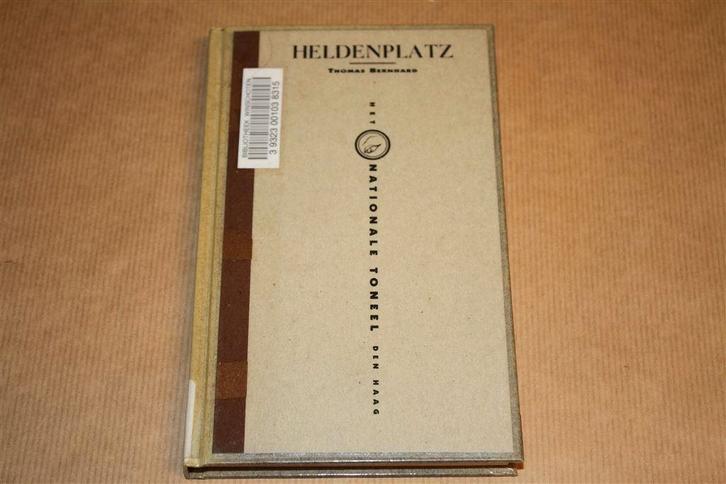Heldenplatz - Thomas Bernhard, Boeken, Literatuur, Gelezen, Ophalen of Verzenden