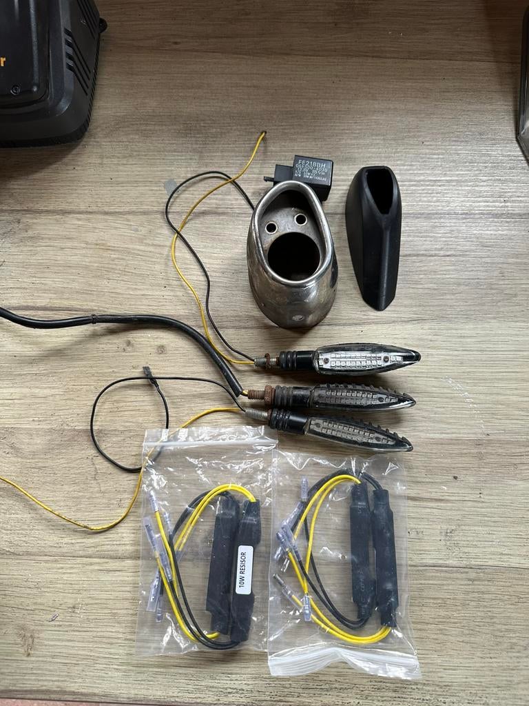 Yamaha XJ6 onderdelen - knipperlichten, uitlaat, relais, Motoren, Verzenden