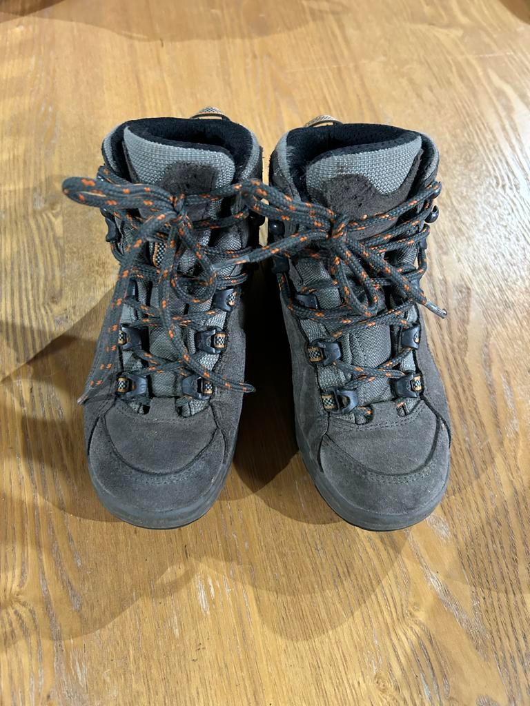 Lowa Bergschoenen Maat 32, Ophalen of Verzenden, Gebruikt, Schoenen
