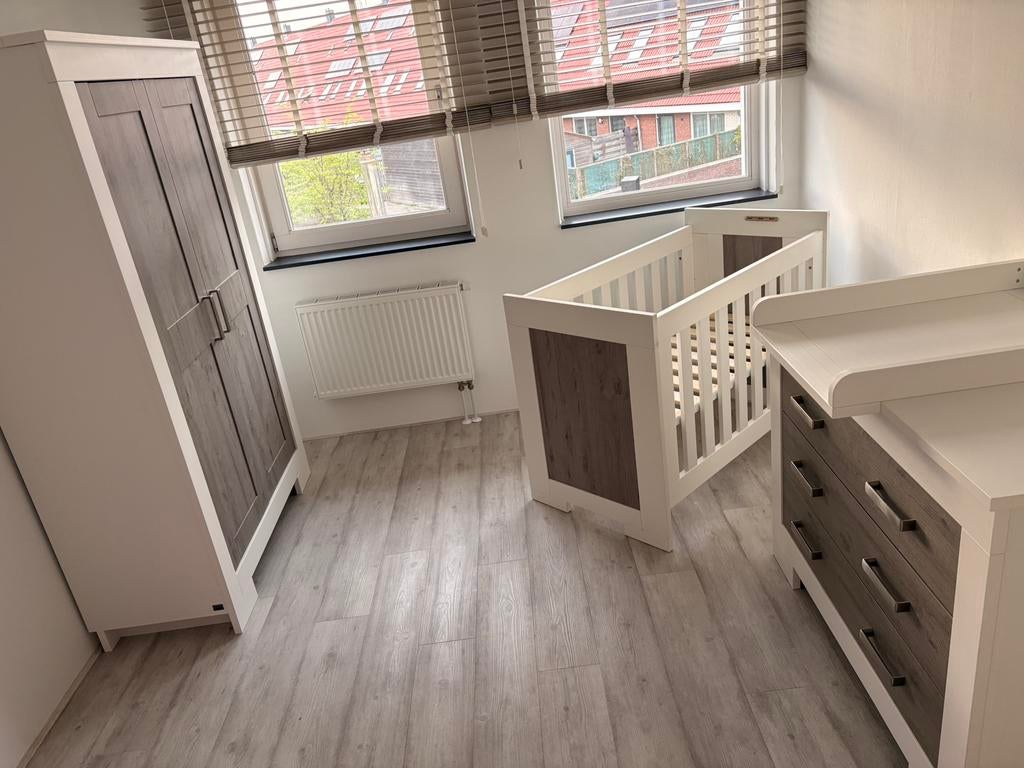 Mooie en nette babykamer set, complete kinderkamer, Ophalen, Zo goed als nieuw, Jongetje of Meisje
