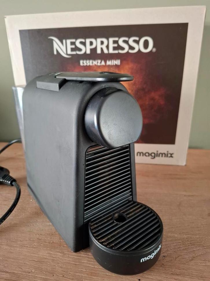 Nespresso Essenza Mini Magimix Koffiezetapparaat Zwart, Witgoed en Apparatuur, Koffiezetapparaten, Gebruikt, Koffiepads en cups