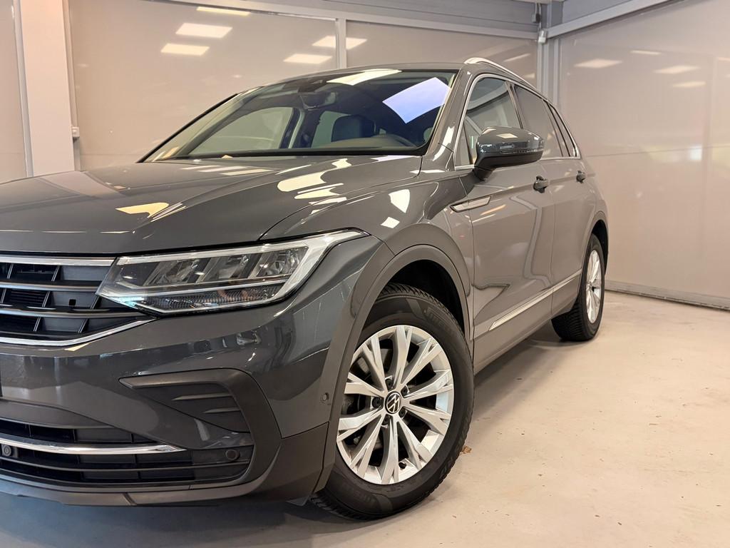 Volkswagen Tiguan 1.5 TSI Life Business | LED | CAMERA | LEE, 4 cilinders, 150 pk, Adaptive Cruise Control, Handgeschakeld