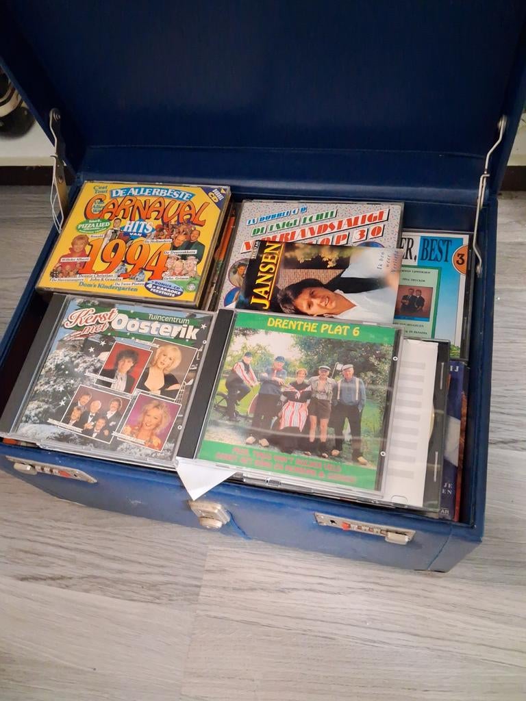 Enkele honderden cd's, Ophalen of Verzenden