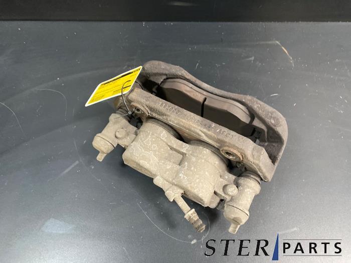 Remklauw (Tang) rechts-voor van een Mercedes Vito, Gebruikt, -, Ophalen of Verzenden, -