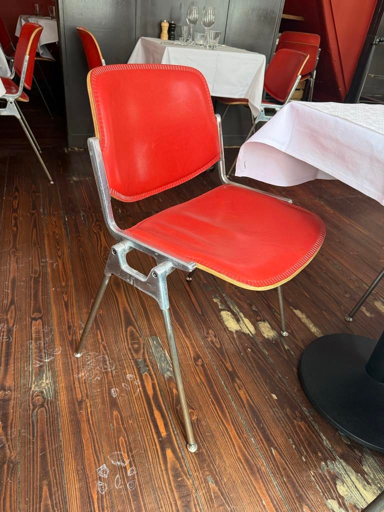 Giancarlo Piretti DSC 106 stoelen, rood leer (34 stuks), Huis en Inrichting, Stoelen, Ophalen, Gebruikt, Leer, Vijf, Zes of meer stoelen