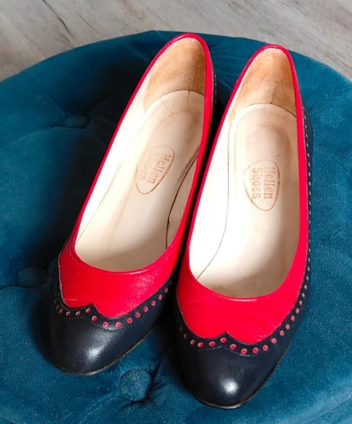Vintage rood met blauwe pumps Hellen Shoes maat 39, Kleding | Dames, Schoenen, Zo goed als nieuw, Rood, Ophalen of Verzenden