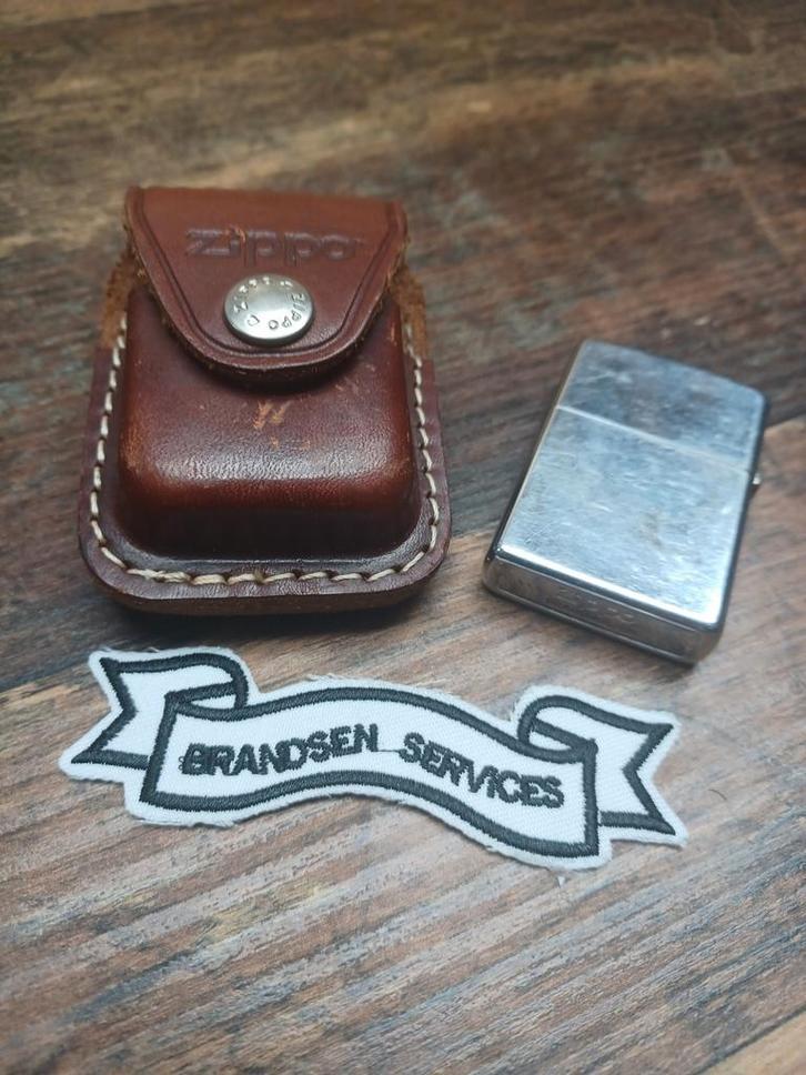 Zippo + holster, Verzamelen, Militaria | Algemeen, Overige typen, Amerika, Verzenden