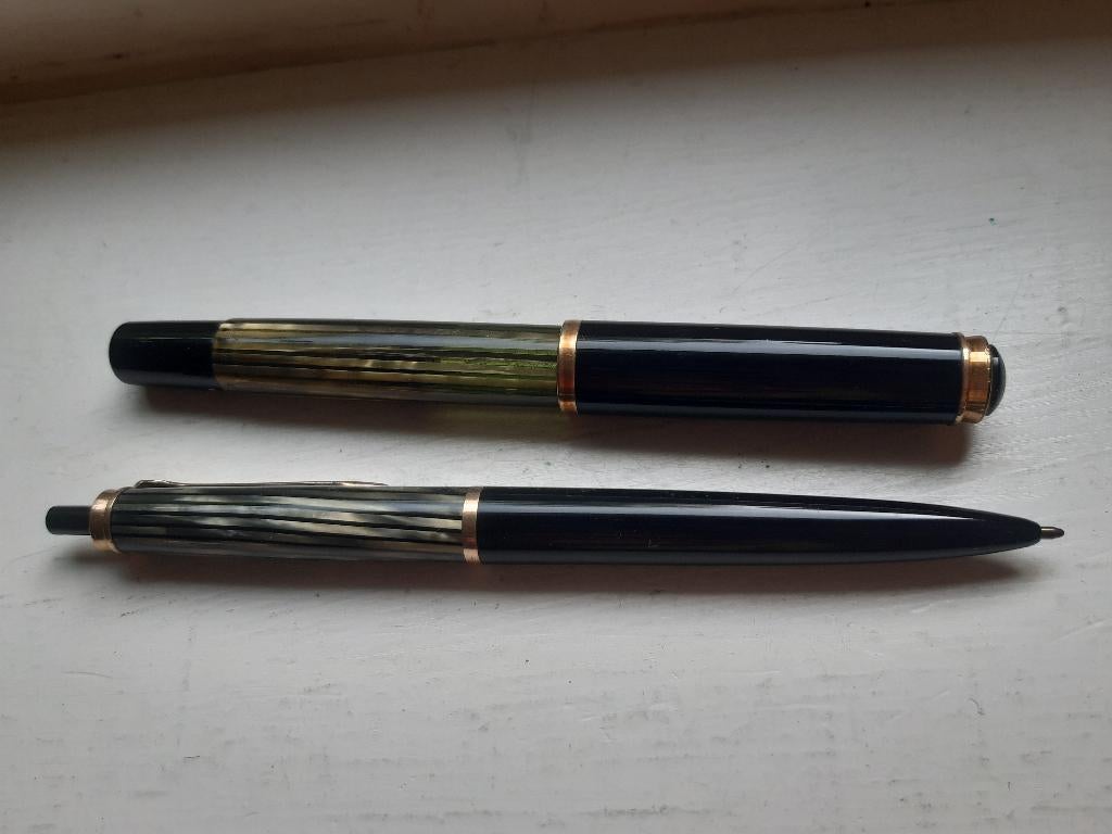Vulpen Pelikan 585  en Ballpoint 455  -70s Vintage, Verzamelen, Pennenverzamelingen, Ophalen of Verzenden, Gebruikt, Pennenset
