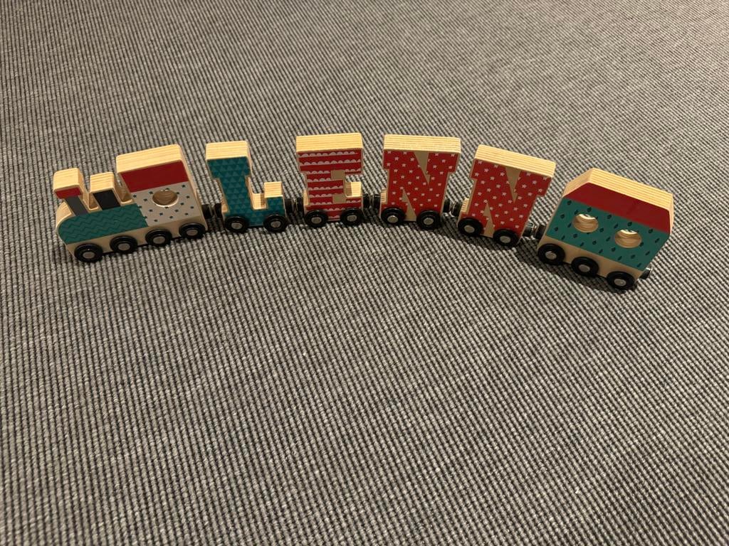 Houten trein met naam 'Lenn' - Decoratie/Speelgoed, Ophalen of Verzenden, Zo goed als nieuw
