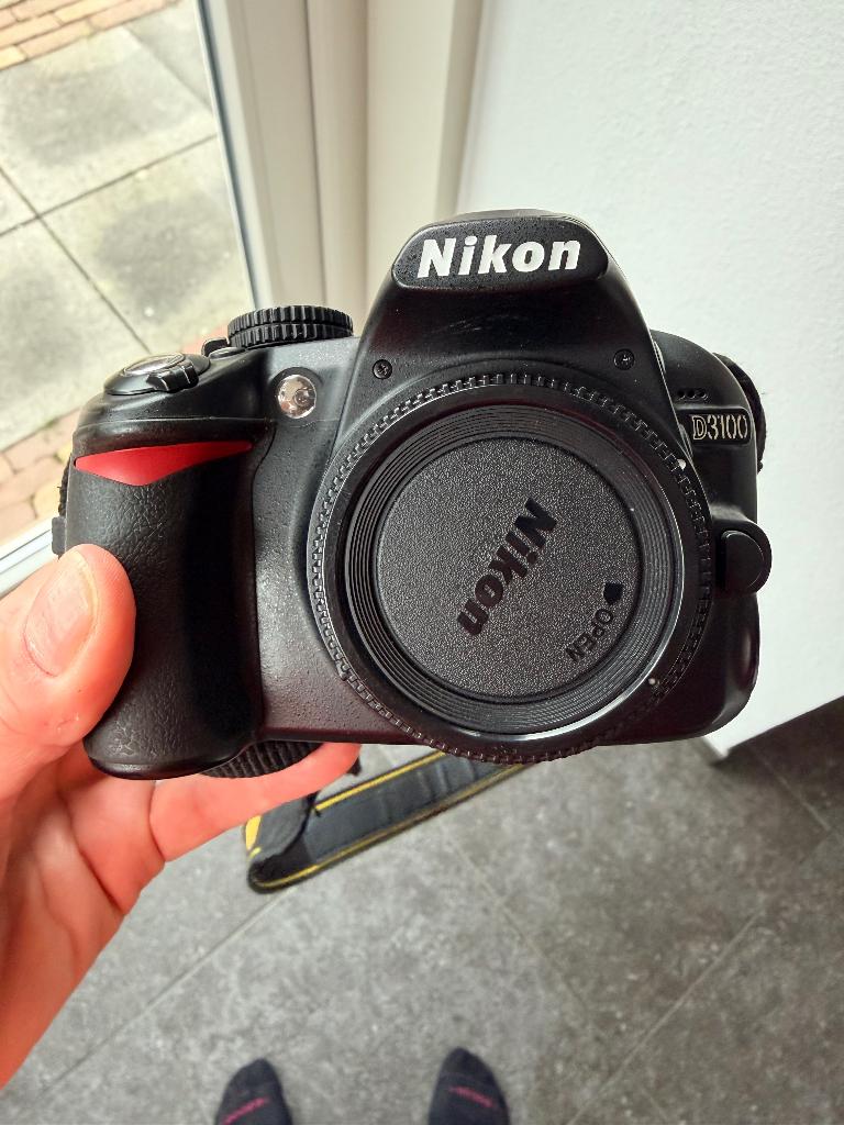 D3100 Nikon Body plus twee batterijen en lader, Gebruikt, Spiegelreflex, Ophalen of Verzenden, Nikon