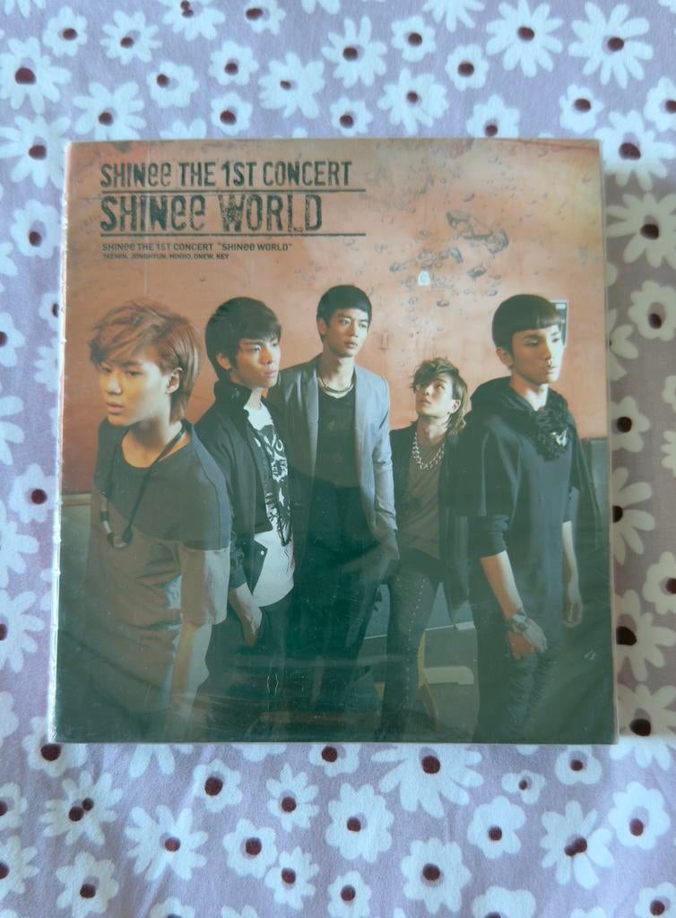 Shinee, first concert, Shinee world, nog in seal, Ophalen of Verzenden, Nieuw in verpakking, Aziatisch