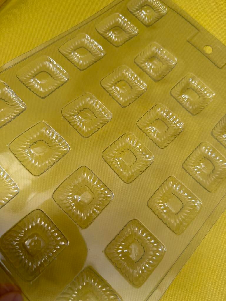 Chocolade bonbon mall mold vormpjes voor cupcakes of taart, Hobby en Vrije tijd, Taarten en Cupcakes maken, Ophalen of Verzenden