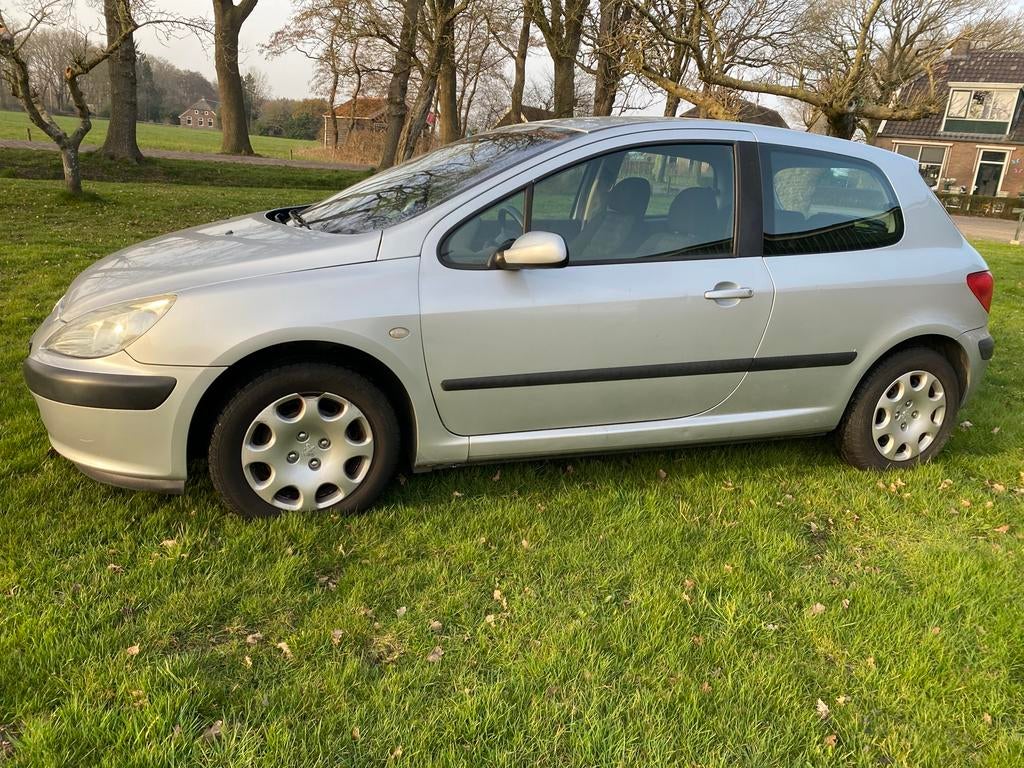 Peugeot 307 1.4 Gentry 3DR 2003 Grijs, Auto's, Peugeot, Voorwielaandrijving, 15 km/l, 4 cilinders, 49 €/maand