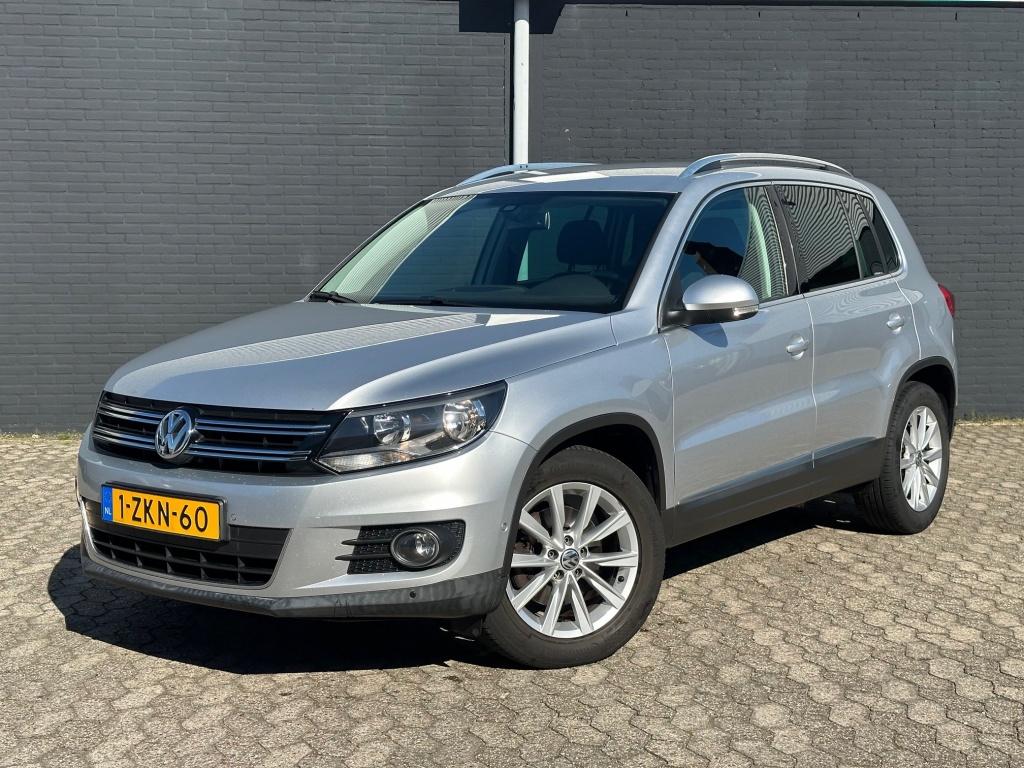 Volkswagen Tiguan 1.4 TSI 160pk Sport&Style NL Auto, Perfect, Auto's, Navigatiesysteem, Euro 5, Zwart, 4 cilinders