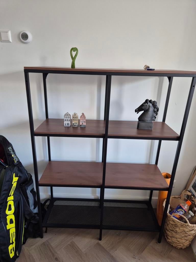 IKEA FJÄLLBO wandkast/boekenkast in zwart en hout, Ophalen, Zo goed als nieuw