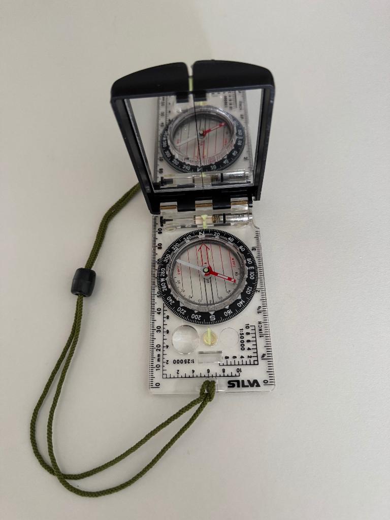 Silva spiegel kompas, met lithium, Ophalen of Verzenden, Zo goed als nieuw, Navigatie of Gps