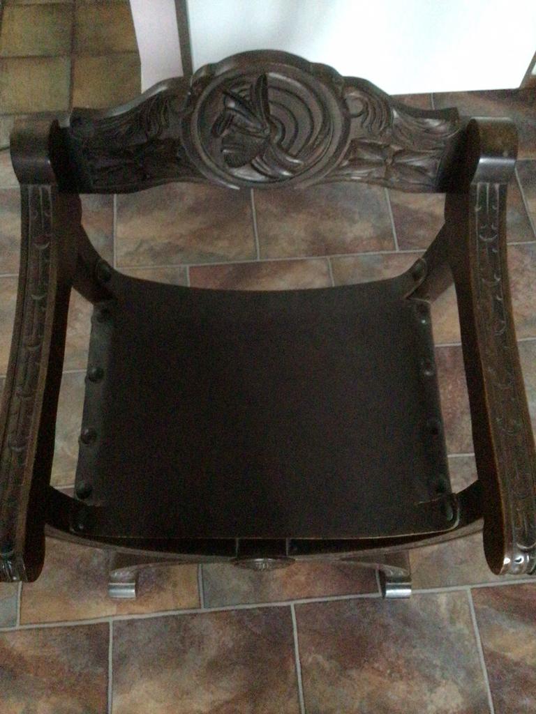 Antieke stoel met houtsnijwerk., Antiek en Kunst, Antiek | Meubels | Stoelen en Banken, Ophalen