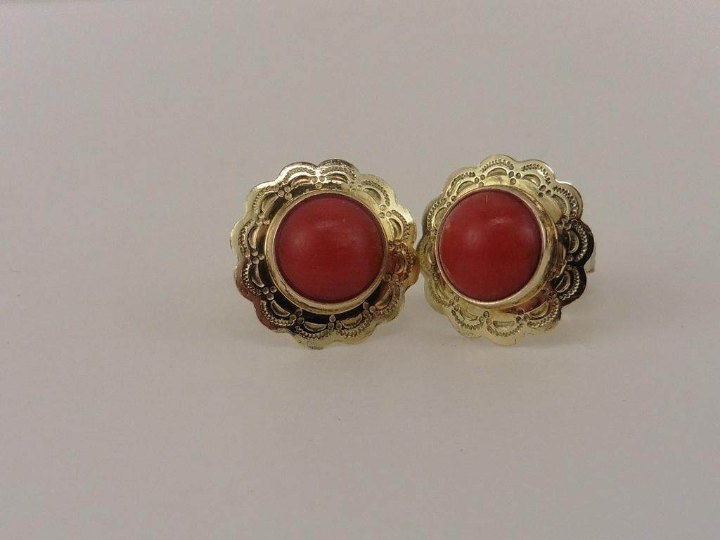 Gouden oorknopjes met bloedkoraal                        G94, Gebruikt, ., Ophalen of Verzenden, .