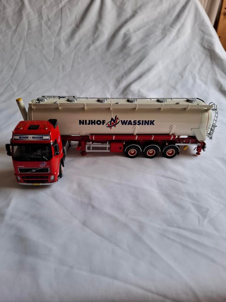 Volvo FH met silo oplegger, Hobby en Vrije tijd, Modelauto's | 1:50, Ophalen of Verzenden, Bus of Vrachtwagen, Wsi