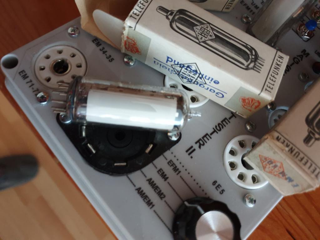 Nieuwe Telefunken EMM801 stereo radiobuizen (NOS), Antiek en Kunst, Antiek | Tv's en Audio, Ophalen of Verzenden