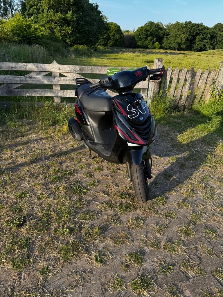 Zip 50cc 4 takt 2024, Fietsen en Brommers, Scooters | Piaggio, Ophalen, Maximaal 45 km/u, Zip, Zo goed als nieuw