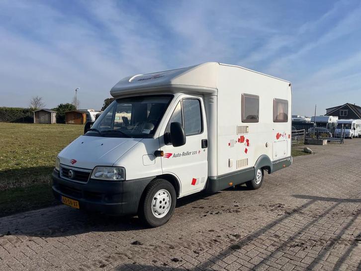 Trigano AUTOROLLER 225P EFH1E, Caravans en Kamperen, Campers, Bedrijf, Half-integraal, Overige merken, Diesel, Handgeschakeld